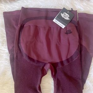 SOLD OUT nwt engineered life burgundy aurora mesh seamless legging medium